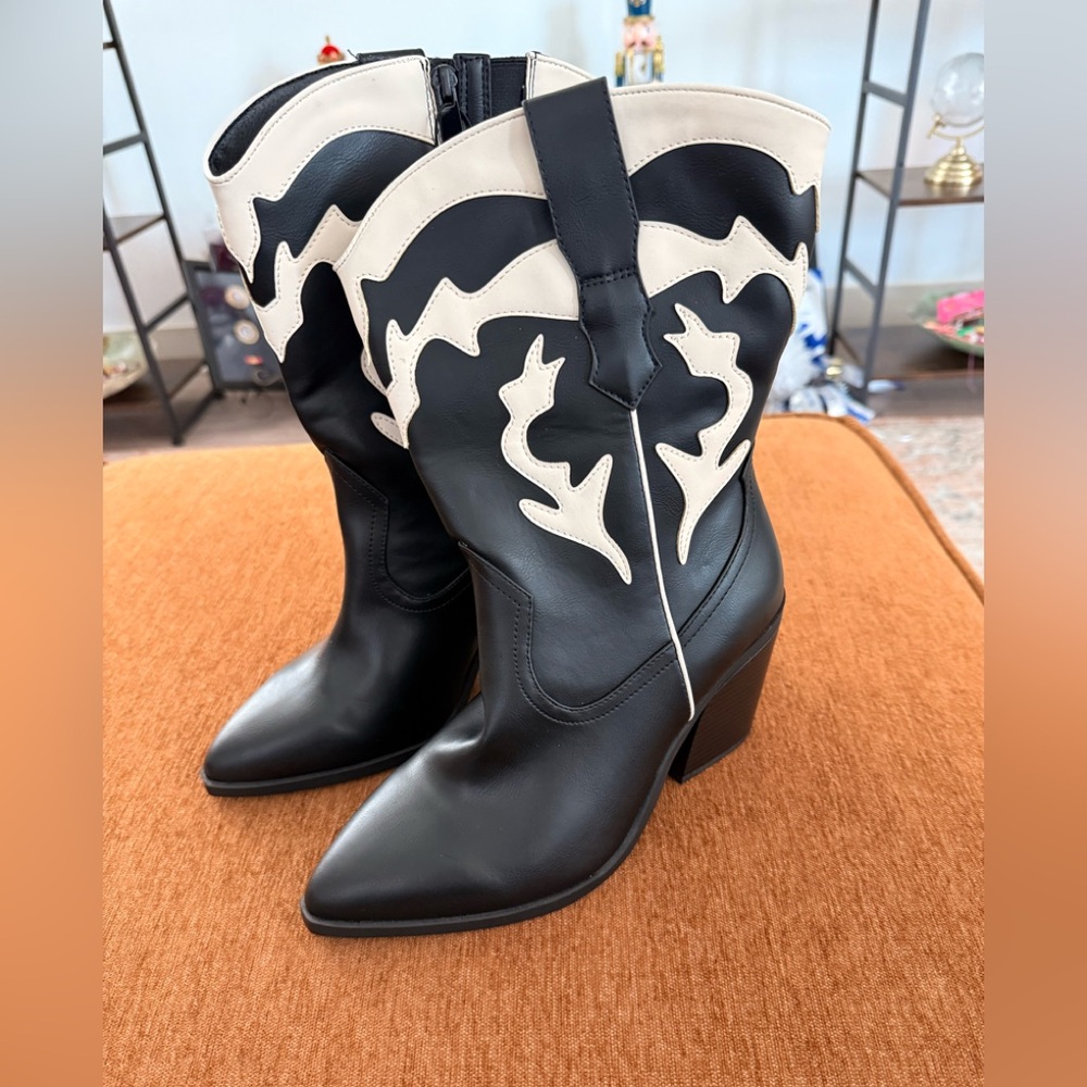 Torrid Black and Cream Embroidered Booties - Picture 2 of 9